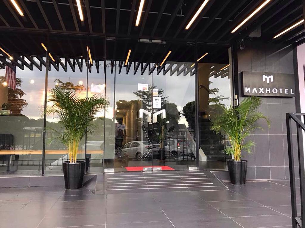 Max Hotel Subang Jaya Kültér fotó